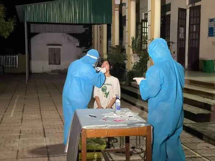 Trong thời gian tới, bên cạnh việc truy vết, lấy mẫu các đối tượng nghi ngờ, ngành y tế Nghệ An tiếp tục đẩy mạnh hoạt động tuyên truyền để người dân thực hiện tốt khuyến cáo 5K của Bộ Y tế. Đồng thời các bệnh viện chuẩn bị tốt các điều kiện để thu dung, điều trị cho bệnh nhân mắc COVID-19. 