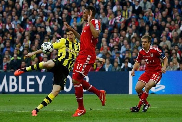 4. Bayern Munich vs Dortmund (2012/2013). Trên sân Wembley (Anh), trận chung kết toàn Đức đã kết thúc với thắng lợi 2-1 cho Bayern, với 2 bàn thắng của Mandzukic và Robben.