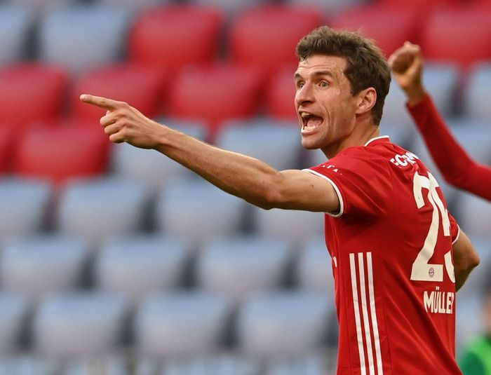  Thomas Muller ghi bàn nâng tỷ số lên 2-0 cho Bayern ở phút 23. Trong lịch sử Bundesliga, chỉ có 2 cầu thủ giành 10 đĩa bạc. Kỷ lục này gọi tên Thomas Muller và David Alaba.