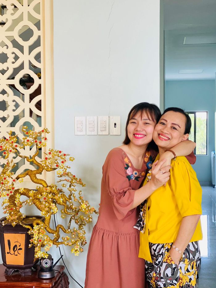  Chị Phương luôn cảm thấy may mắn vì có mẹ ở bên trong những lúc khó khăn. 