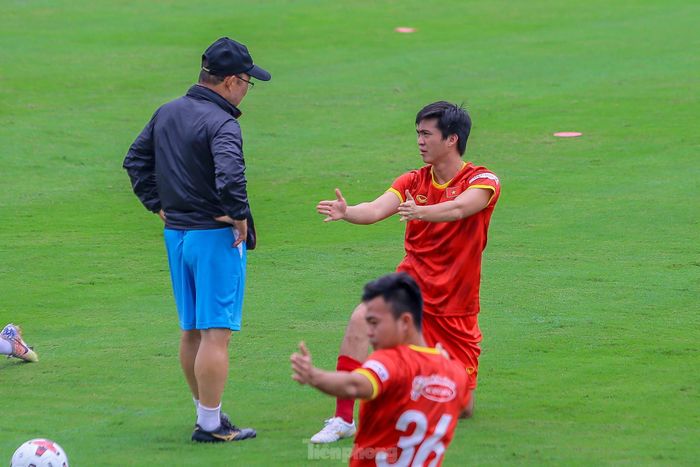 Tuấn Anh liên tục được thăm hỏi.