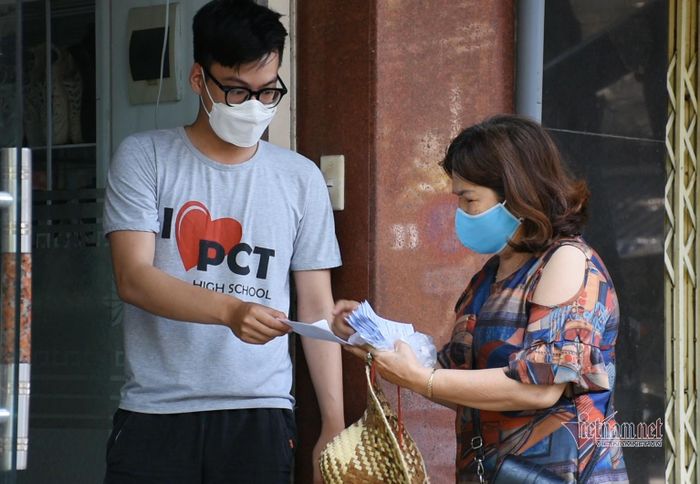 Hôm qua (8/5) các địa phương ở Đà Nẵng tiến hành in phiếu phát cho người dân đi chợ