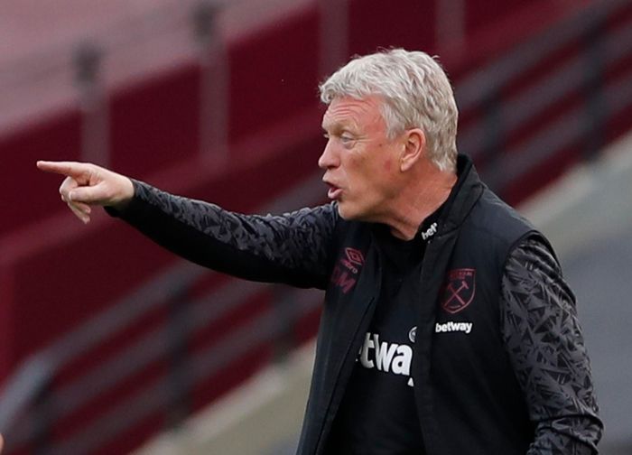 HLV David Moyes dùng cả 3 quyền thay người, nhưng không thể giúp West Ham tìm đường vào khung thành Everton. CLB thành London tung 11 cú sút, nhưng chỉ một lần bóng đi trúng đích. Lingard có ngày thi đấu nhạt nhòa, do anh thường xuyên bị từ hai đến ba hậu vệ theo sát trong suốt trận đấu. Đội chủ sân Olympic London còn suýt phải nhận thêm bàn thua sau những tình huống phản công sắc lẹm của đối thủ ở những phút cuối trận.