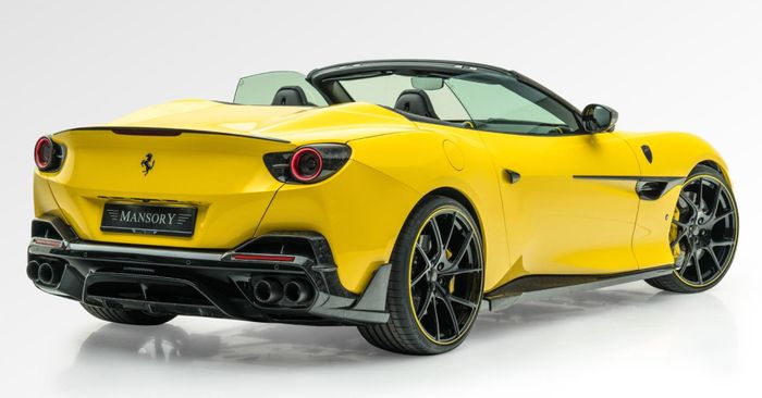 Ferrari Portofino Mansory được trang bị bộ mâm đúc khối lượng nhẹ theo thiết kế YT.5, từng được Mansory áp dụng trên chiếc F8XX (bản độ của F8 Tributo). Bộ mâm này có kích thước 21 inch phía trước và 22 inch phía sau, đi kèm với lốp hiệu suất cao.