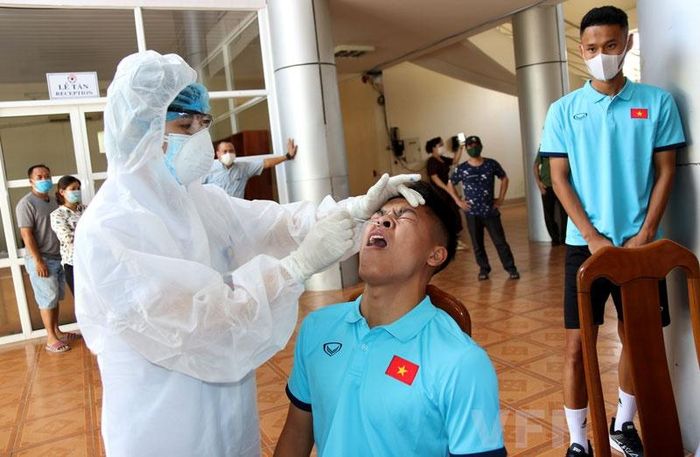  Tiền vệ Nguyễn Hữu Thắng là nhân tố đáng chú ý ở U22 Việt Nam. Cầu thủ của CLB Viettel đã có những màn trình diễn ấn tượng trước các đàn anh ở đội tuyển quốc gia trong 2 trận giao hữu. 