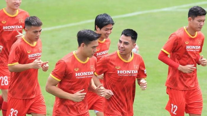 Những tân binh như Phan Văn Long (12) không có nhiều cơ hội chen chân vào đội hình chính thức của đội tuyển Việt Nam. Ảnh: Khôi Nguyên
