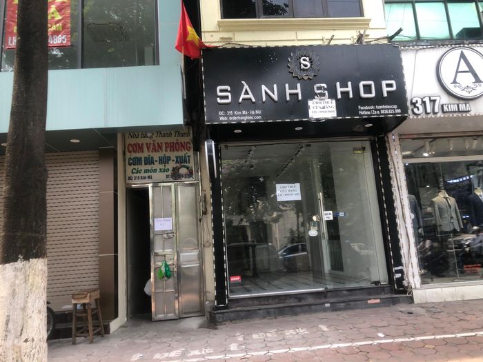 Chủ cũ đã dọn đi, nhưng chủ mới thì chả thấy đâu