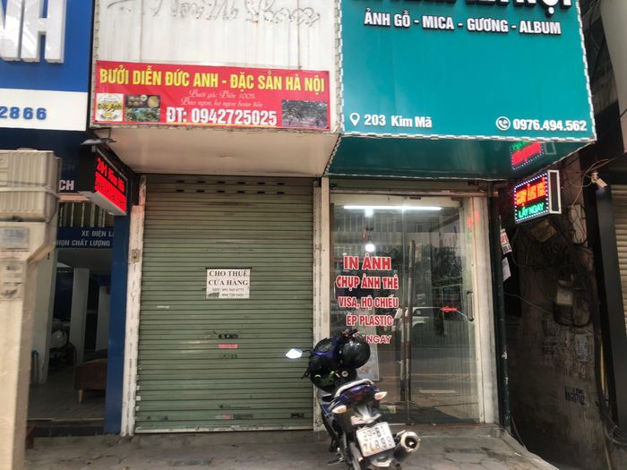 Liên tiếp những cửa hàng cho thuê nhiều tháng qua mà không có khách