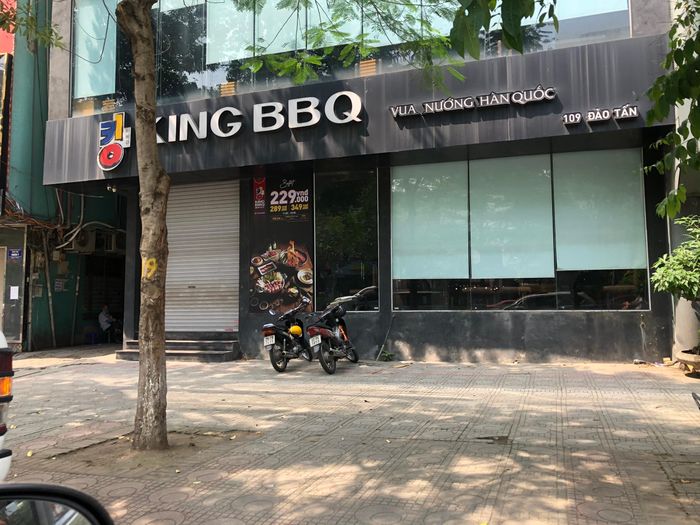 Quán thịt nướng ở địa điểm đắc địa trên phố Đào Tấn đang đóng cửa ngóng ngày trở lại