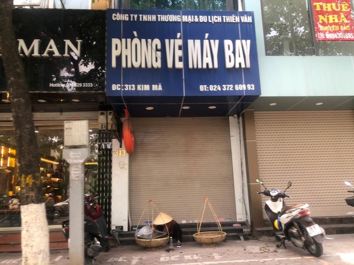 Bà gánh hàng rong lại có cơ hội... ngồi mặt phố, cơ hội này chỉ có ở Hà Nội hàng chục năm trước 