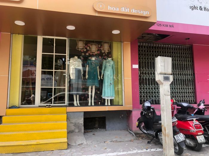 Vẫn có một số shop thời trang tiếp tục vượt dịch, nhưng khách thì rất hiếm 