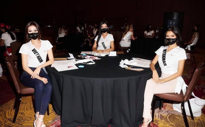 Theo anh Trần Việt Bảo Hoàng - Giám đốc quốc gia Miss Universe ở Việt Nam - Khánh Vân đang ở thời điểm hoàn hảo nhất. Anh chia sẻ về thí sinh: "Khánh Vân có thế mạnh là năng lượng tích cực - tiêu chí Miss Universe luôn tìm kiếm. Cô ấy có trái tim ấm áp, không đến đây với tinh thần hiếu chiến. Vân có sự nỗ lực nhưng không đặt nặng thắng thua, mà quan trọng rằng thể hiện bản thân thoải mái nhất".