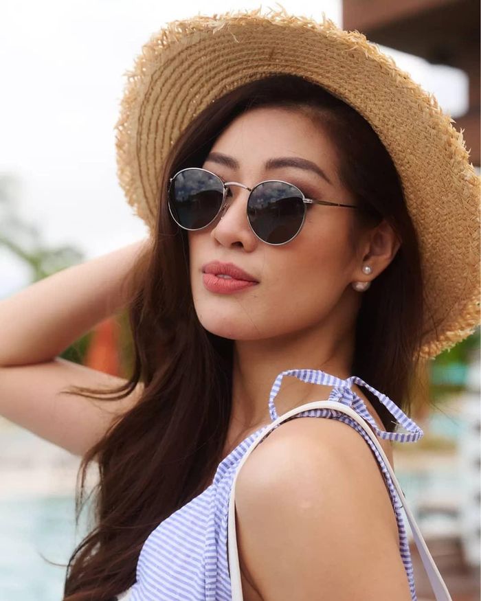 Nỗ lực của Khánh Vân trong 6 ngày qua đã giúp cô ghi điểm trong mắt bạn bè, chuyên gia quốc tế. Bảng xếp hạng mới nhất của Missosology dự đoán Khánh Vân vào top 12, tăng 9 bậc so với cách đây một tuần. Trên mạng xã hội, đại diện Việt Nam cũng đang kêu gọi người hâm mộ bình chọn để giúp cô nắm chắc suất vào top 21.