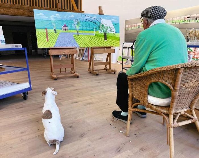 David Hockney trong phòng vẽ tại Normandy vào tháng 5 năm ngoái