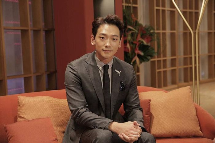 RAIN: Đồng hạng với nam rapper nhà YG là ông xã của Kim Tae Hee. Với kinh nghiệm hơn 18 năm trong nghề, Bi Rain đã tích lũy được lợi nhuận lớn từ các sản phẩm âm nhạc và tour lưu diễn vòng quanh thế giới. Nam ca sĩ lần đầu tiên tung album solo vào năm 2002 và nhanh chóng vươn lên đứng đầu các trang âm nhạc trực tuyến. Đến hiện tại, anh đã có 7 sản phẩm âm nhạc lọt top album bán chạy nhất Kpop vào thời điểm ra mắt.
