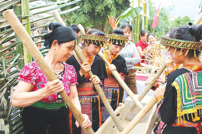 Chàm đuống của đồng bào Mường huyện Tân Sơn thường được biểu diễn trong những ngày lễ, Tết, góp phần gìn giữ văn hóa truyền thống của dân tộc.