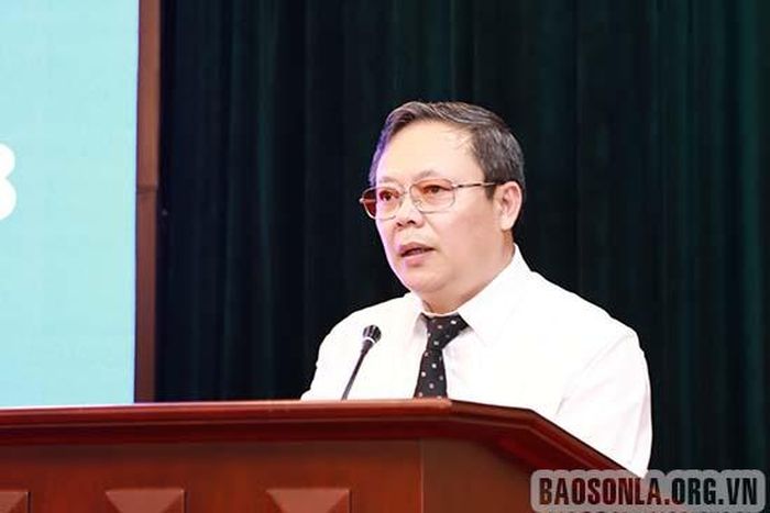 Đồng chí Nguyễn Thái Hưng, Chủ tịch HĐND tỉnh phát biểu tại Kỳ họp.