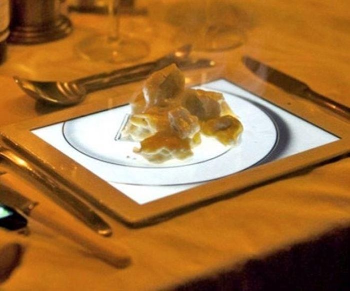 Nhà hàng này còn chẳng có đĩa, lấy cả iPad ra để đặt đồ ăn!