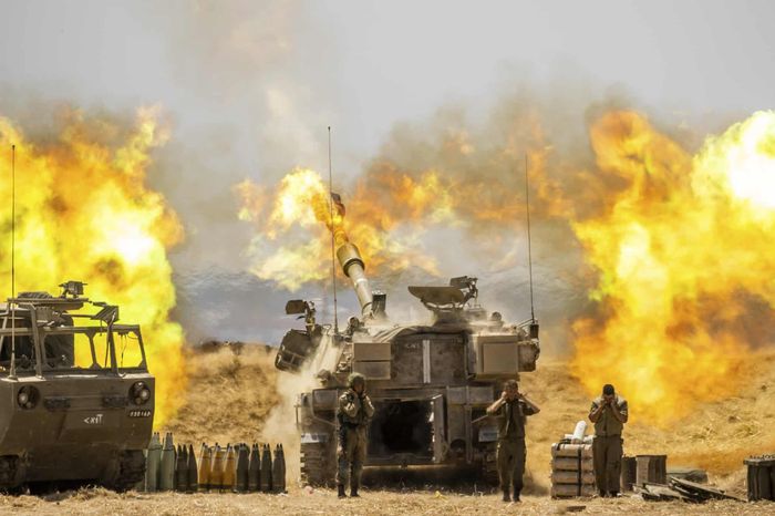  Đơn vị pháo kích Israel bắn vào mục tiêu ở Gaza. Ảnh: AP. 