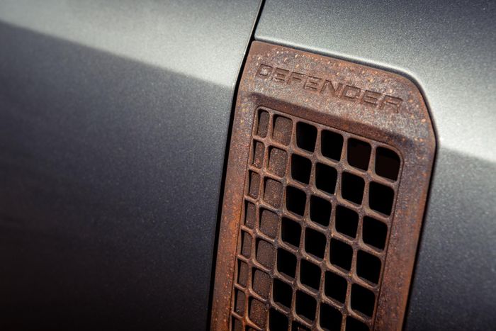 Mang cá trên xe Land Rover Defender độ Niels van Roij Design 