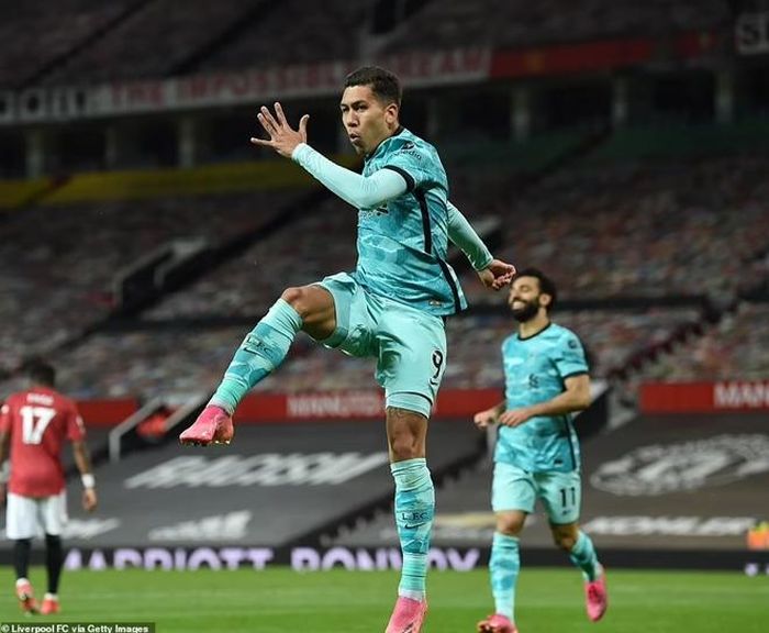 Nhưng Liverpool với áp lực phải vào được top 4 đã vùng dậy vô cùng mạnh mẽ. Họ có bàn gỡ hòa của Jota trước khi Firmino lập một cú đúp giúp đội khách dẫn ngược 3-1.