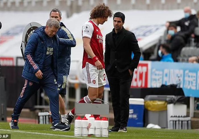 HLV Arteta cần kinh nghiệm của David Luiz nhưng giờ phải tìm phương án thay thế