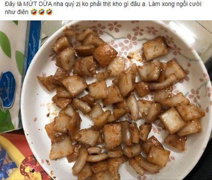 Trước đó trên mạng, không ít lần các netizen từng chứng kiến những màn vào bếp vô cùng thảm họa của hội chị em. Khi thì biến tất cả thành món "bóng đêm", khi thì cho ra mắt những mòn ăn có hình thù quái dị mà chẳng ai dám động đũa.