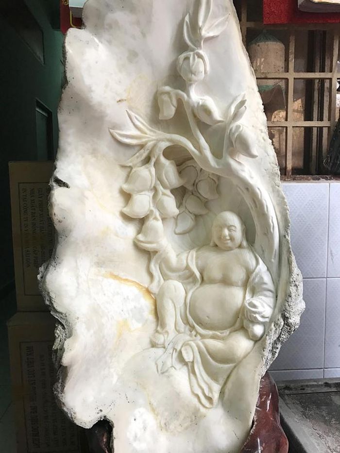  Tác phẩm điêu khắc trên vỏ sò, hóa thạch trăm năm dưới lòng đại dương được chủ nhân mua với giá “không thể tiết lộ”. 