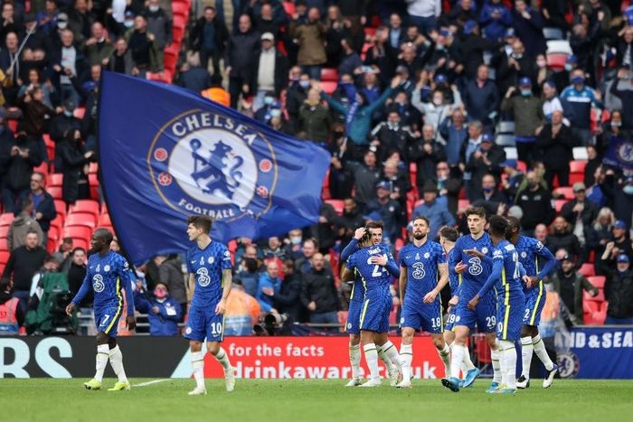  Chelsea tưởng như có bàn gỡ hòa ở phút cuối cùng hiệp 2. Sau pha lộn xộn trong vùng cấm, bóng đã lăn vào khung thành Leicester. 