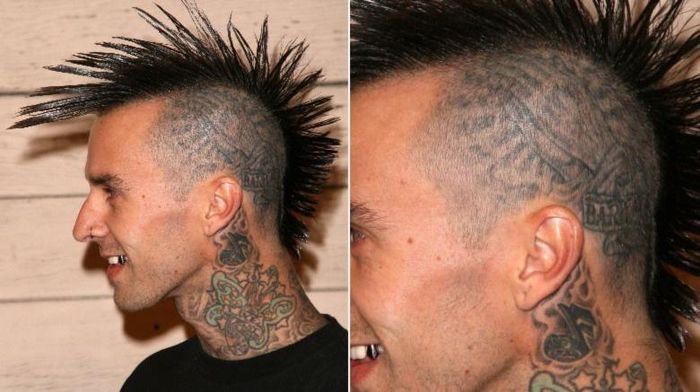 Trên đầu của Travis Barker có nhiều hình xăm, trong số đó có cụm từ One Life One Chance - tên của tổ chức từ thiện khuyến khích người trẻ sống lành mạnh, không sử dụng ma túy. Trước đây, anh từng nghiện ma túy và tham gia tổ chức năm 2010 sau khi cai nghiện thành công. Barker cũng xăm hình Đức mẹ để thể hiện đức tin. "Tôi theo đạo Công giáo. Tôi nghĩ mình vượt qua được tai nạn nhờ ơn trên ban phước", anh nói với Vice. Ảnh: Shutterstock.