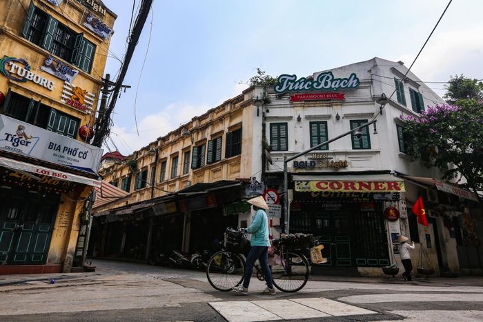 Phố Tây Tạ Hiện đìu hiu, các quán nhậu vỉa hè đóng cửa.