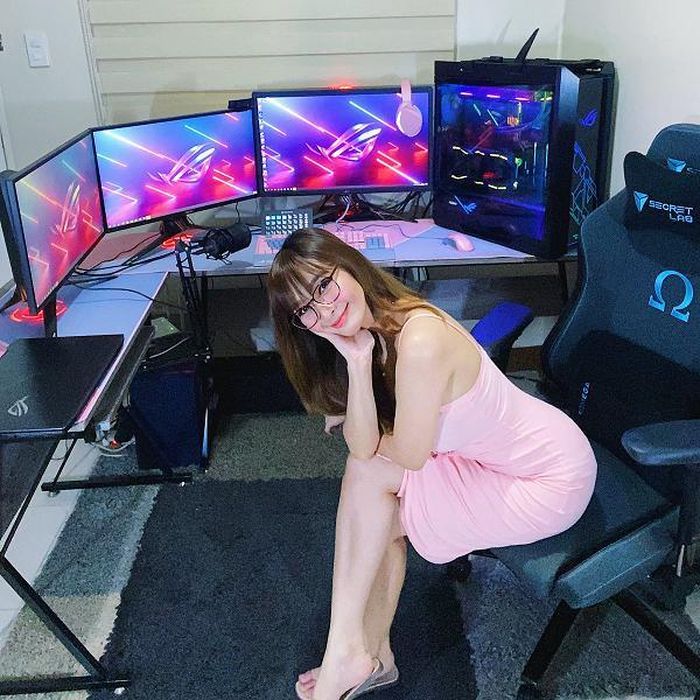 Được biết, nữ game thủ Ann B. Mateo từng nằm trong top 100 người mẫu nóng bỏng nhất tạp chí đàn ông Philippines 2017.