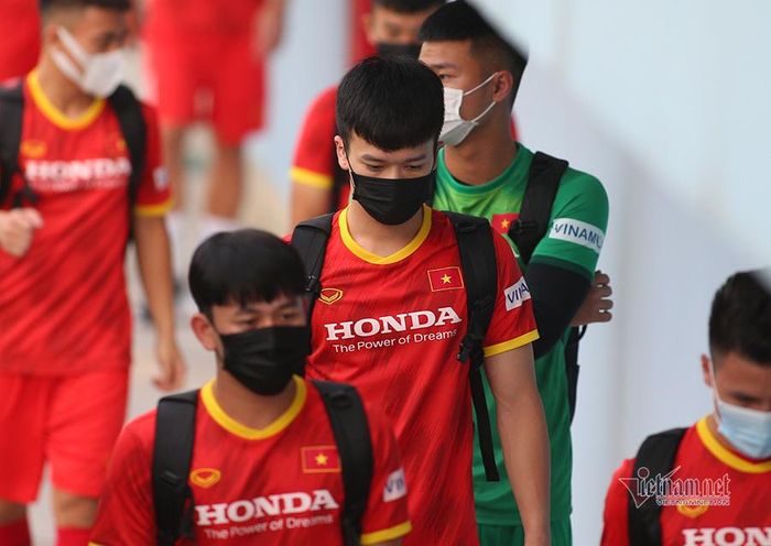 Hoàng Đức chấn thương khiến thầy Park lo lắng