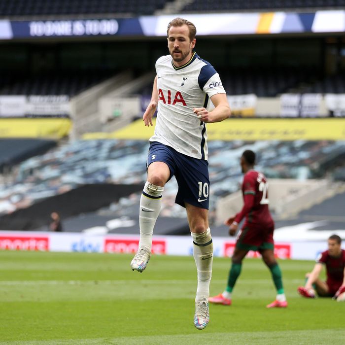 Cuối hiệp 1, Harry Kane phá bẫy việt vị băng xuống mở tỷ số cho Tottenham