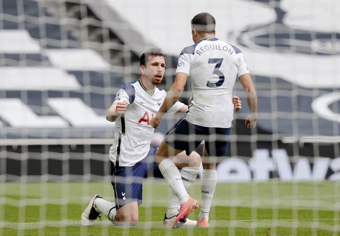 Phút 62, Hojbjerg ập vào đá bồi nhân đôi cách biệt cho Spurs