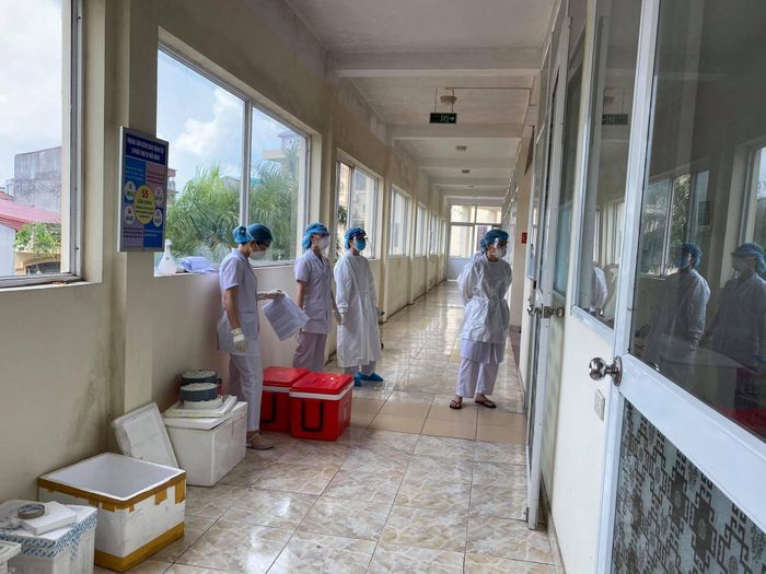 Công tác lấy mẫu xét nghiệp SARS CoV-2 tại Khu công nghiệp Vân Trung - Bắc Giang