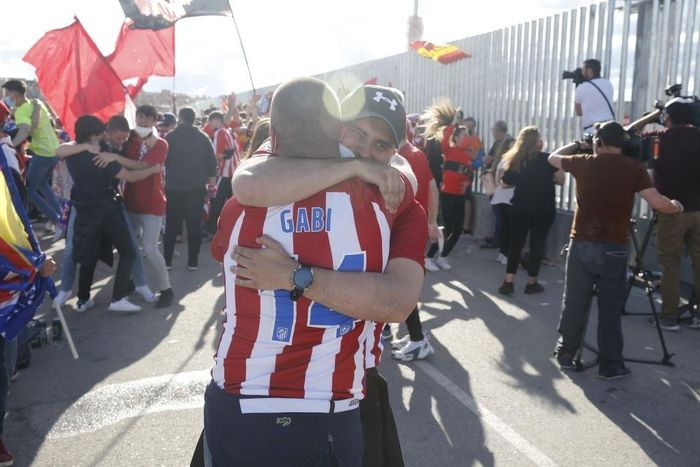  CĐV Atletico đã chờ đợi quá lâu để một lần nữa tận hưởng cảm giác của nhà vô địch La Liga. Lần gần nhất Atletico lên ngôi ở giải đấu số một Tây Ban Nha là mùa 2013/14. 