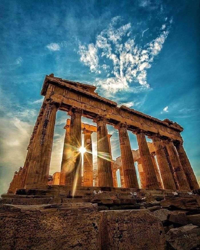 Trong những thập kỷ tiếp theo, đền Parthenon trải qua một số lần trùng tu, sửa chữa nhưng vẫn không thể khôi phục lại dáng vẻ ban đầu.