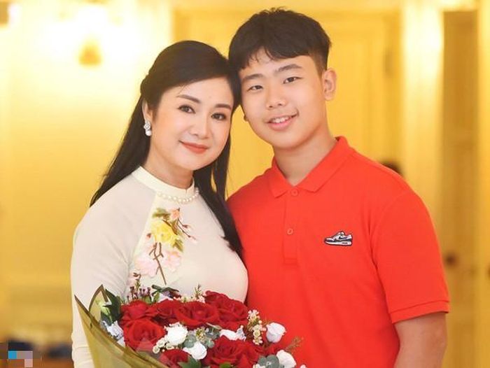 Nổi tiếng và được nhiều đạo diễn săn đón nhưng Thu Hà lại là người phụ nữ của gia đình. Chị luôn biết cân bằng giữa nghệ thuật và gia đình.