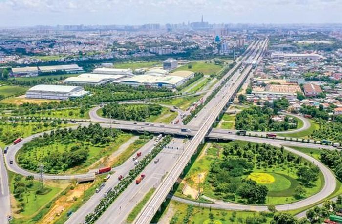 Một siêu thành phố được xem là phát triển bền vững thì chính quyền phải quan tâm đến vấn đề quy hoạch, hạ tầng. Ảnh: HOÀNG HÙNG