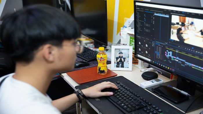 Có những ngày làm xuyên đêm để kịp tiến độ
