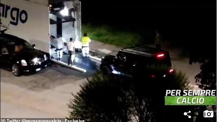 Trước đó Ronaldo di rời 7 siêu xe từ Turin về Lisbon
