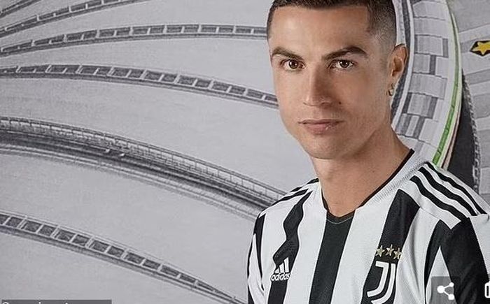 Ronaldo tham gia buổi giới thiệu áo đấu mùa tới của Juventus