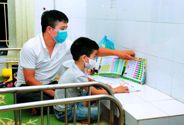 Trường THCS Hùng Vương có 48 học sinh, 6 giáo viên thực hiện quyết định cách ly y tế tập trung tại chỗ do có liên quan đến trường hợp F0.