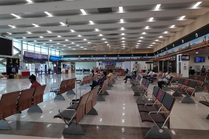Sân bay quốc tế Vijayawada nhộn nhịp chỉ còn số ít hành khách, và các chuyến bay cũng ít đi. (Ảnh: ST)