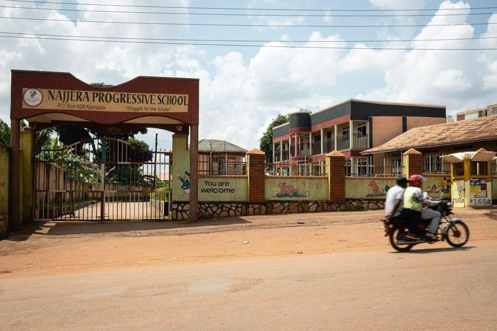  Một trường học ở Uganda đã đóng cửa. Ảnh: Washington Post. 