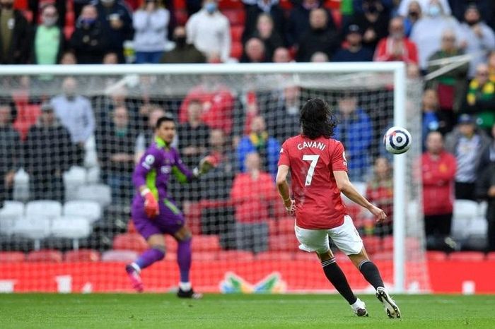 Pha ghi bàn của Cavani vào lưới Fulham