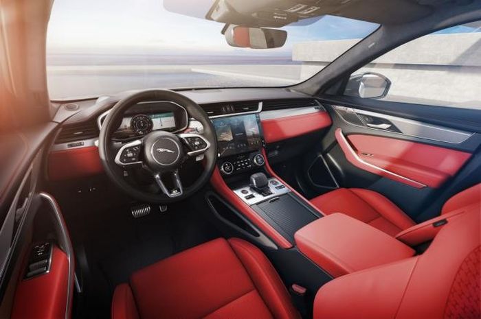 SUV hiệu suất cao với hệ truyền động điện đầu tiên Jaguar F-PACE