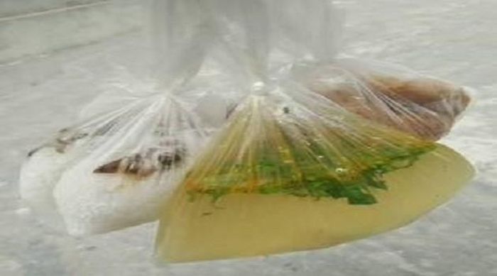 Do đó, để đảm bảo an toàn sức khỏe, người dùng cần lựa chọn các loại túi nilon phù hợp mục đích sử dụng. Nên chọn loại túi có màu trong suốt, không sờn rách, co kéo hoặc nhăn nhúm. Tránh sử dụng các loại túi nilon màu, càng màu sắc thì càng độc.