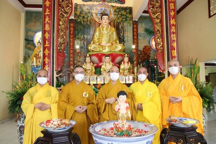 Chư Tăng chụp ảnh lưu niệm sau buổi lễ